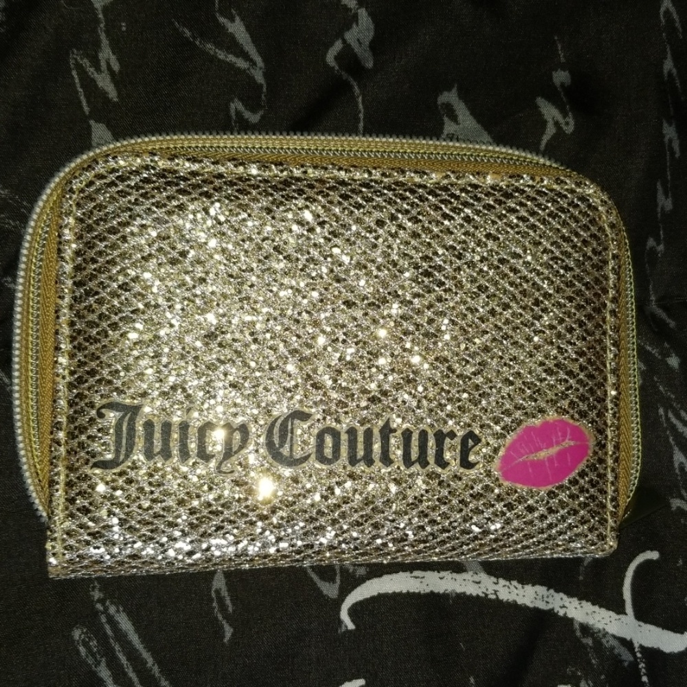 Juicy Couture makeup brush travel bag.